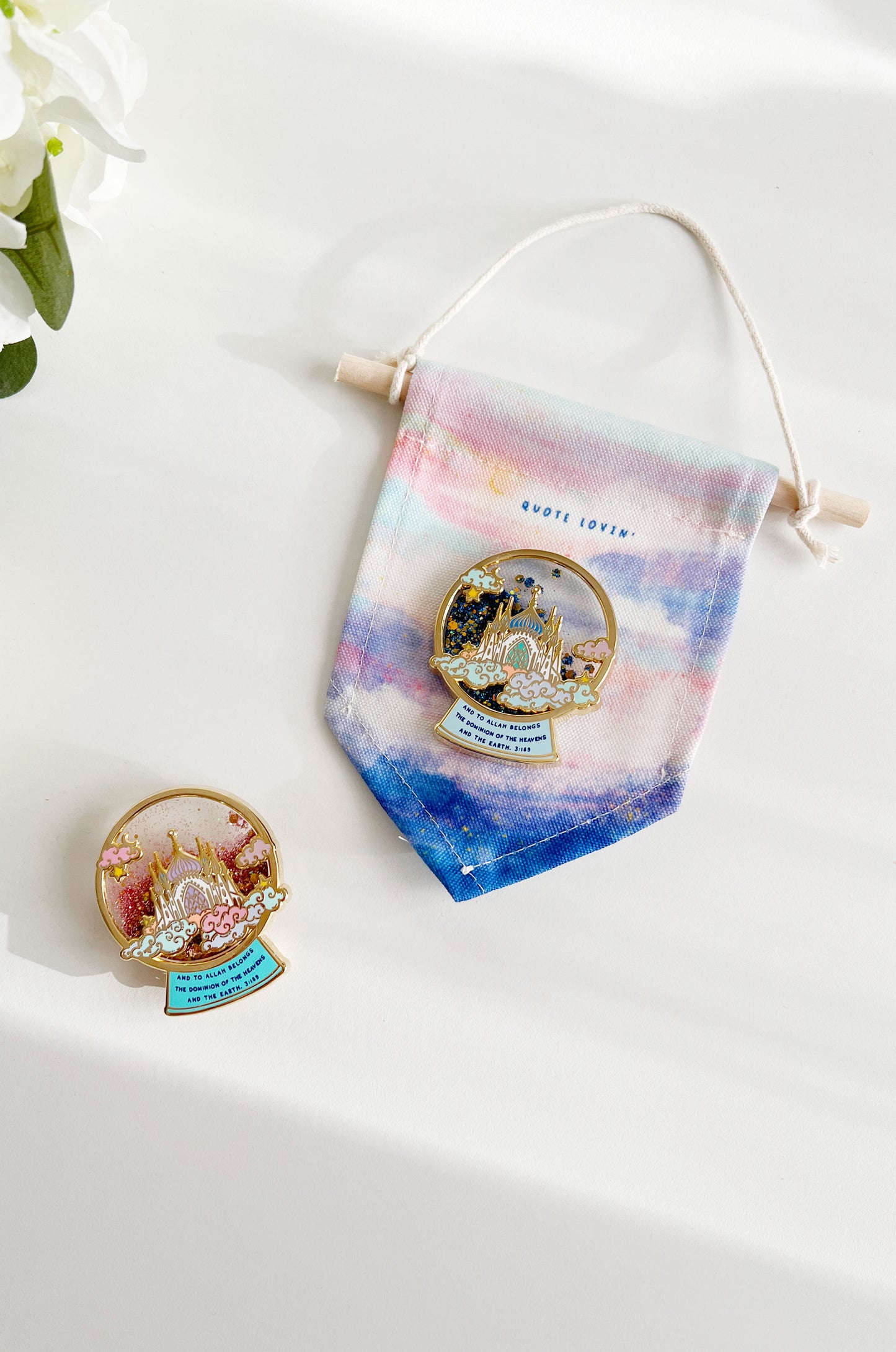 Two item bundle - Glitter liquid pin with display banner & keyring